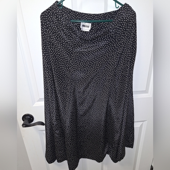 A Leslie Fay maxi skirt and top set in a size 12. Black/ white small polka dots. - Picture 2 of 9